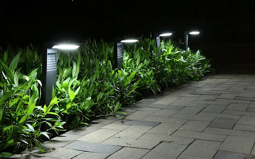 Modern Outdoor Garden Pathway Lawn Landscape Decoration IP65 Waterproof LED Solar Powered Path Lights.