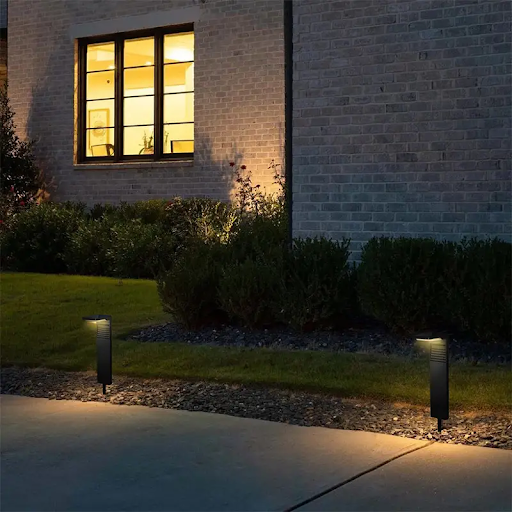 Modern Outdoor Garden Pathway Lawn Landscape Decoration IP65 Waterproof LED Solar Powered Path Lights.