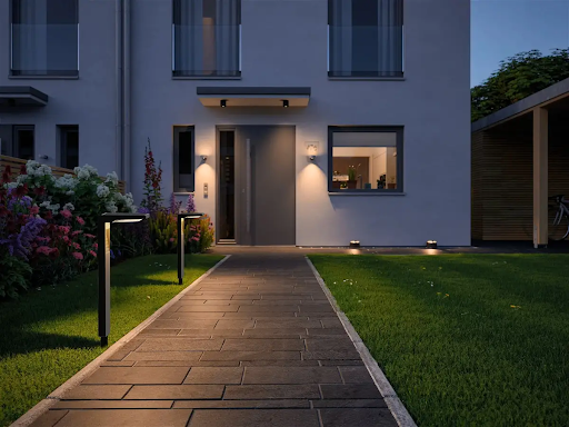 Modern Outdoor Garden Pathway Lawn Landscape Decoration IP65 Waterproof LED Solar Powered Path Lights.